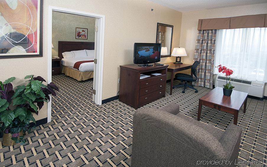 Holiday Inn Express Hotel & Suites Youngstown North-Warren/Niles, An Ihg Hotel Room photo