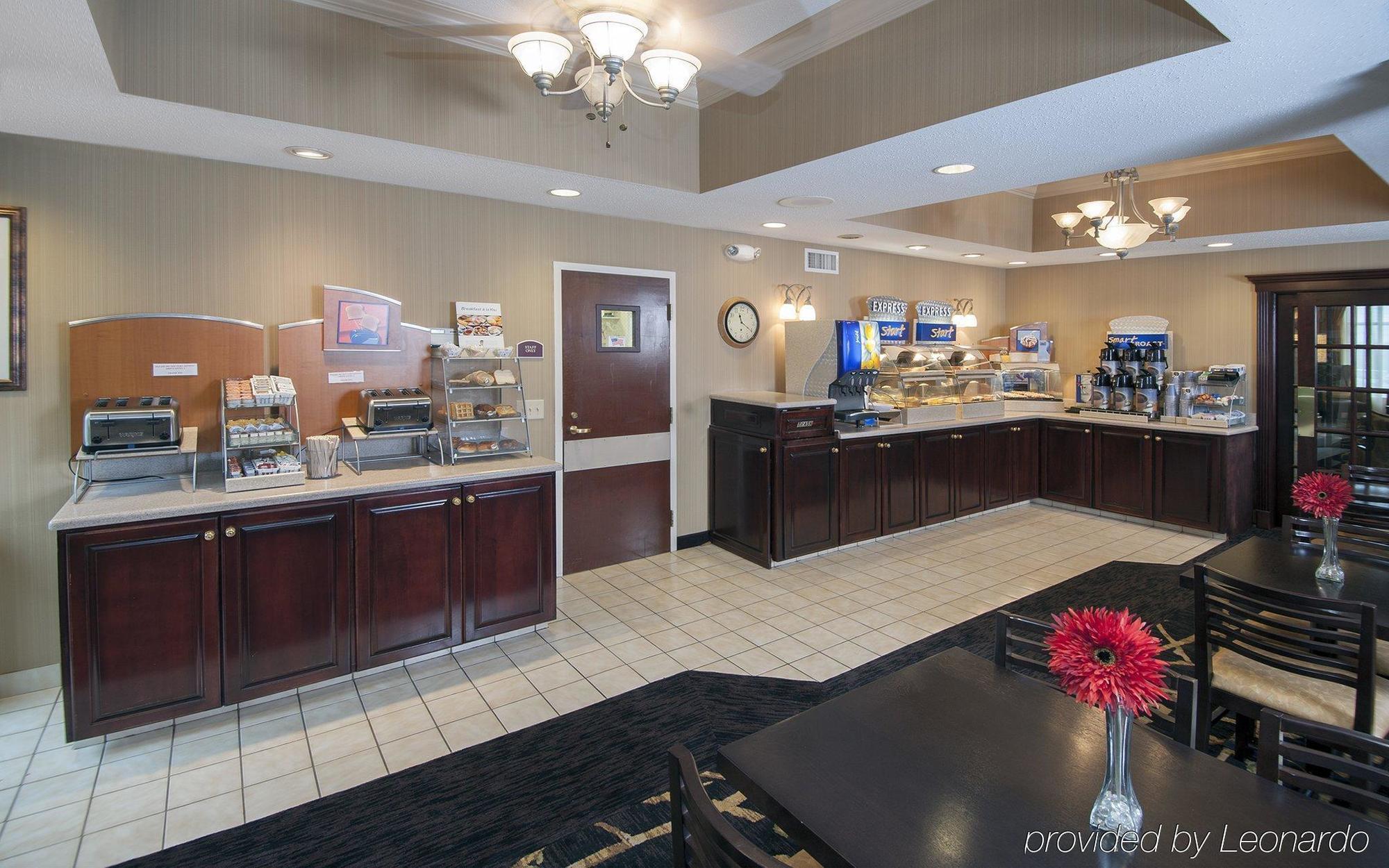 Holiday Inn Express Hotel & Suites Youngstown North-Warren/Niles, An Ihg Hotel Restaurant photo